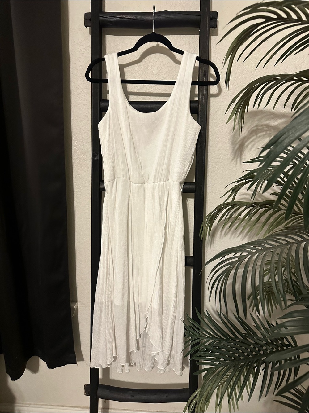 Luxology White Sleeveless Midi Dress
